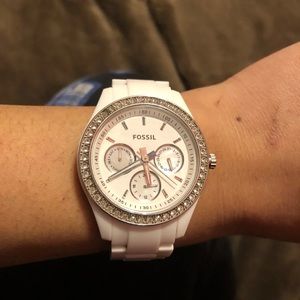 White fossil quartz watch